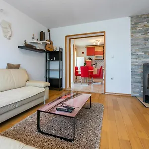 apartman-kira-crikvenica.primorje-gorskikotar.com/